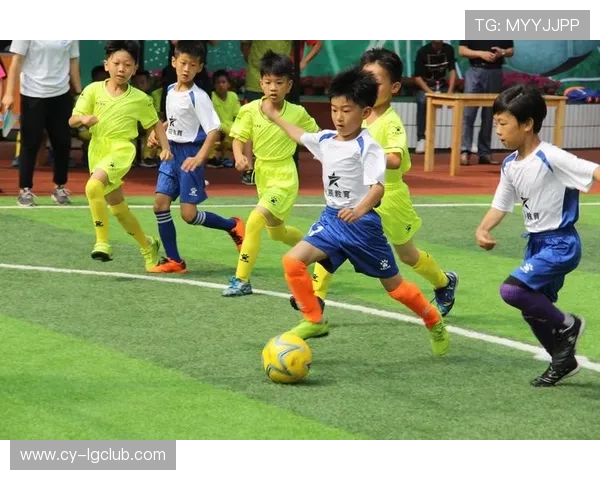 卡尔儿童足球护腿板全方位保护设计助力小球员安全比赛体验